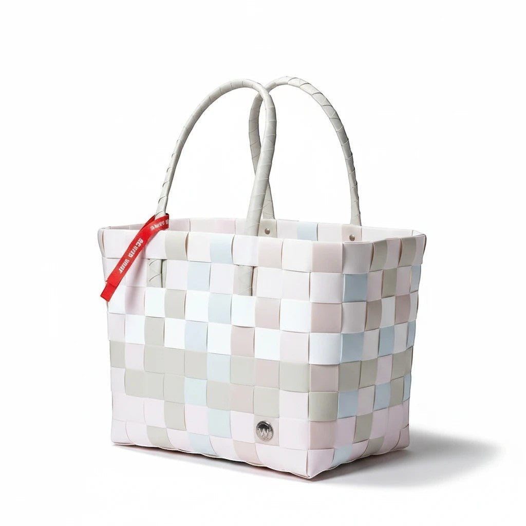 Nomafu ICE-BAG Klassik Shopper aus geflochtenem, mehrfarbigem Recycling-Kunststoff mit rotem Band und Tragegriffen