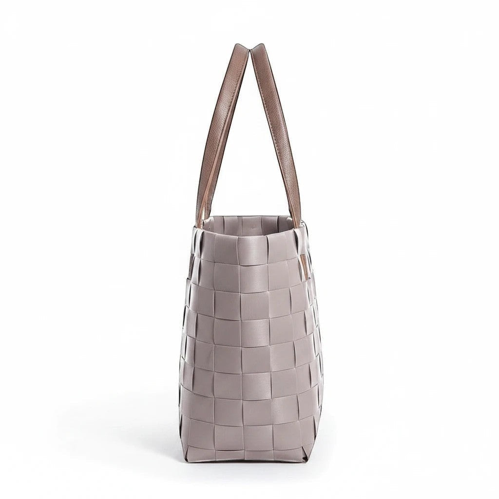 Nomafu ICE-BAG Chic Shopper in Taupe aus geflochtenem Recycling-Kunststoff mit langen Kunstleder-Schulterhenkeln