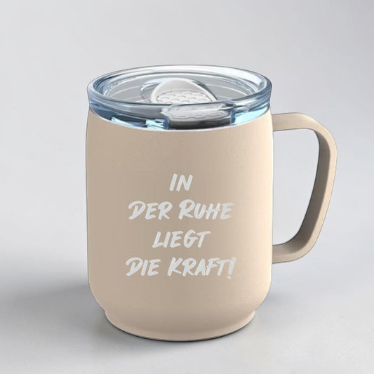 Nomafu RETUMBLER-myNizza Thermobecher in Beige mit Keramikbeschichtung, Henkel und Aufdruck In der Ruhe liegt die Kraft